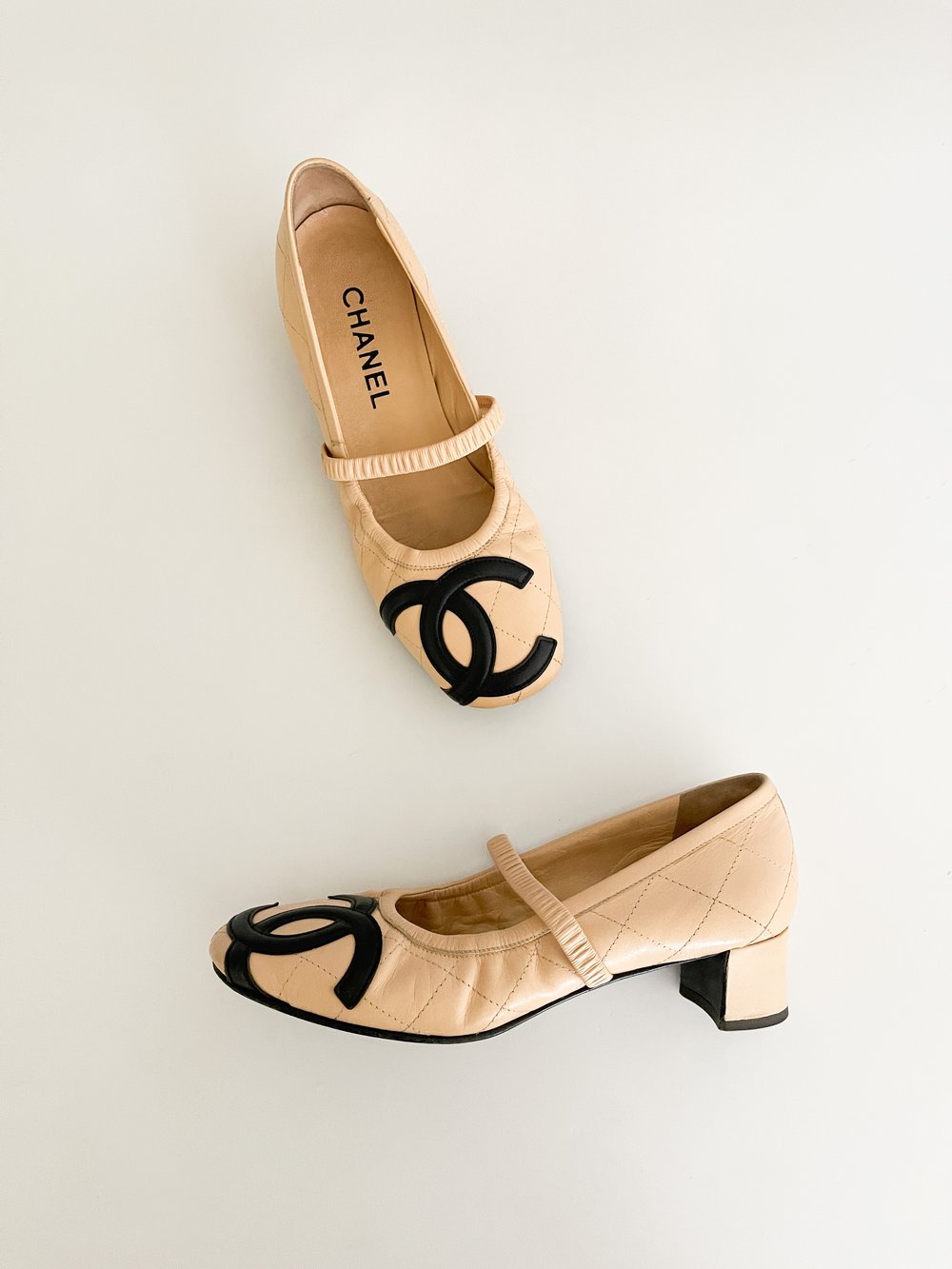 Chanel Ballet Shoes Beige/ Black Leather Cap-Toe Pumps Heels Size 39