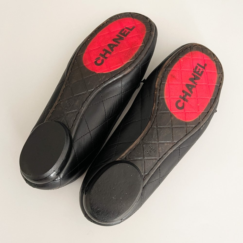 Joseph Banks anekdote Nu Chanel Iconic "CC" Black Leather Quilted Ballet Flats (US 6.5) — sororité.