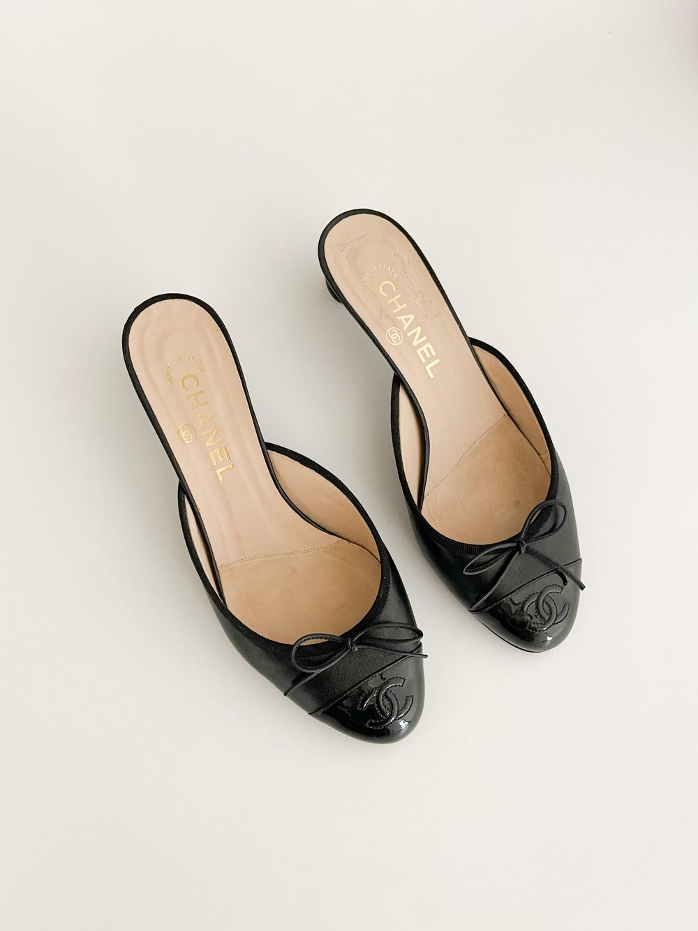 VINTAGE CHANEL CC Bow black and beige Mule sandals size 38.5