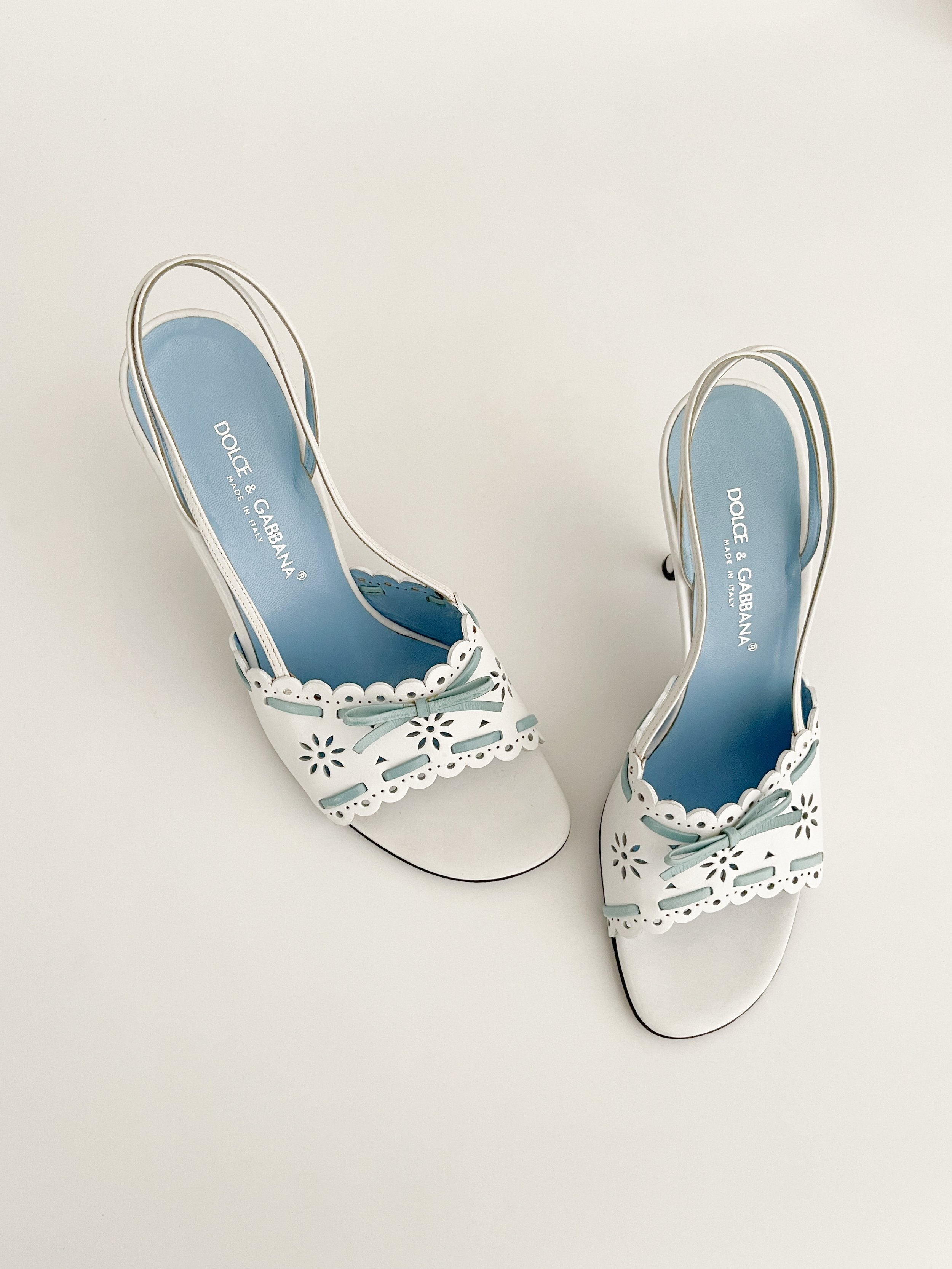 Dolce & Gabbana White & Blue Floral Eyelet Bow Sandal Kitten Slingback ...
