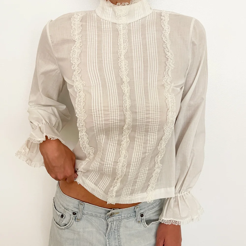 Vintage 1970's White Ruffled Lace Prairie Blouse (S-M