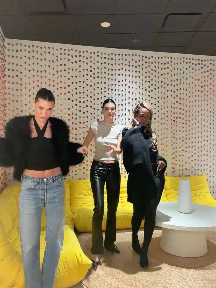 @kendalljenner wears her vintage Fendi stitched leather trousers from sororit&eacute;. 🤎 styled by @danixmichelle