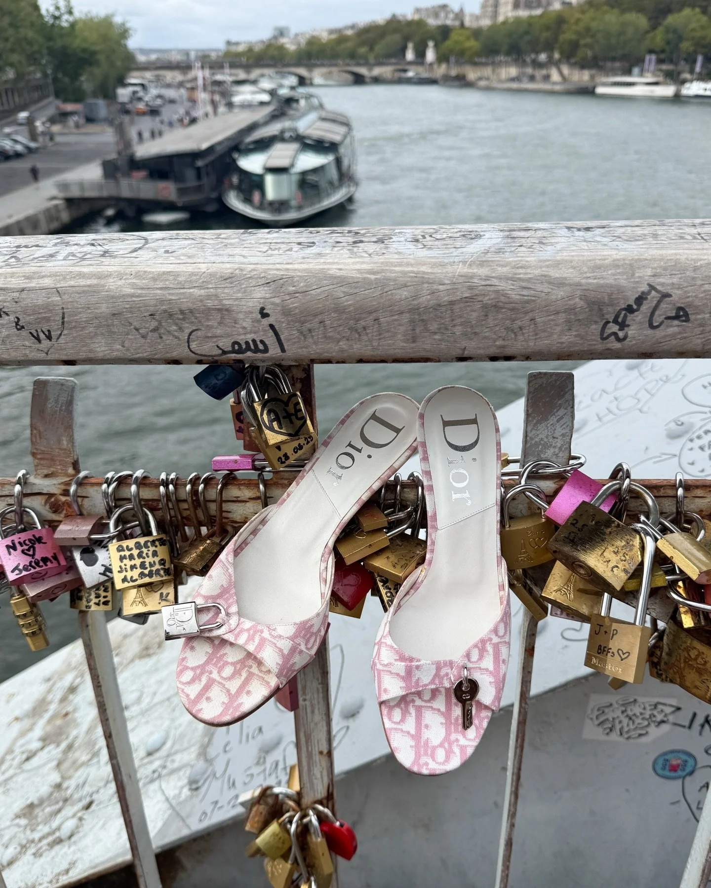 For strolling down Lover&rsquo;s Bridge 🔐 Vintage Dior, straight from Paris. 

Team sororit&eacute; recently toured La Galerie Dior at the iconic Avenue Montaigne flagship in Paris, where Monsieur Dior first established the brand in 1946. We left en