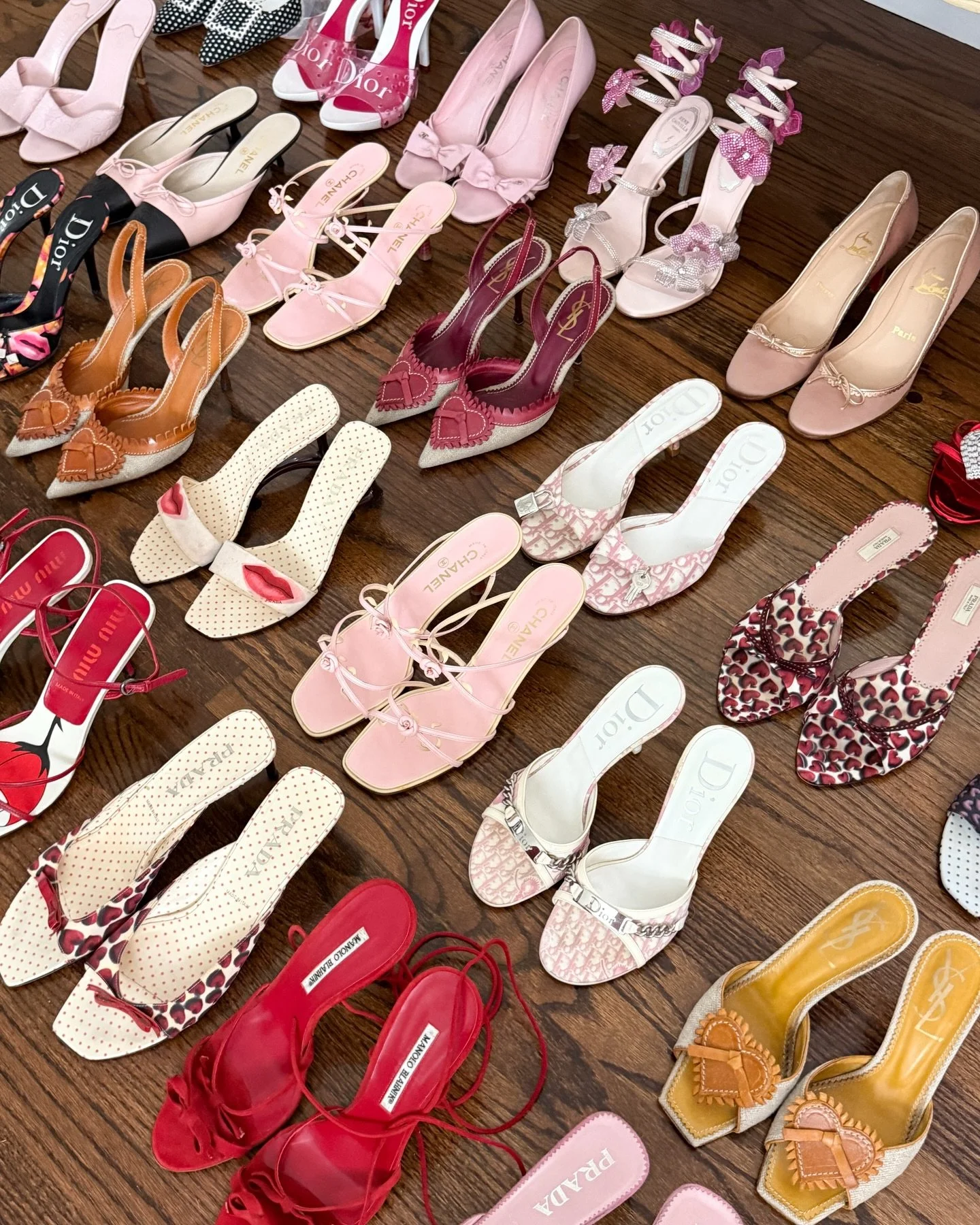 ONLINE TODAY - THE SORORIT&Eacute; PARIS COLLECTION 🍷 Featuring the bridal shoppe, the valentine shoppe, &amp; the first ever sororit&eacute; maison collection. Online at 2:00 P.M. EST / 11:00 A.M. PST &mdash; less than one hour away.

GIFT WITH PUR