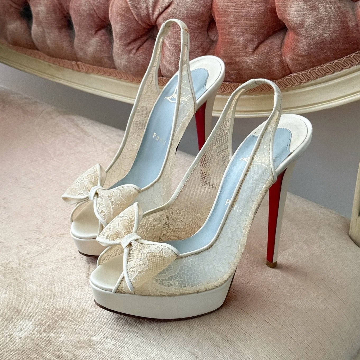 TODAY 🪽 THE SORORIT&Eacute; PARIS COLLECTION: PART DEUX

Online at 2:00 P.M. EST / 11:00 A.M. PST &mdash; less than one hour away. GIFT WITH PURCHASE: Orders $550 &amp; up - use code &ldquo;SVPARIS&rdquo; at checkout for a complimentary sororit&eacu