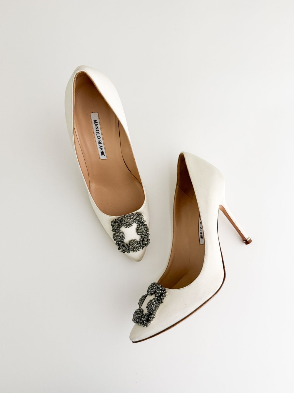 MANOLO BLAHNIK クリーム色 ハイヒール Manolo Blahnik Ivory Rhinestone Pump Heels (US 8.5 / IT 38.5