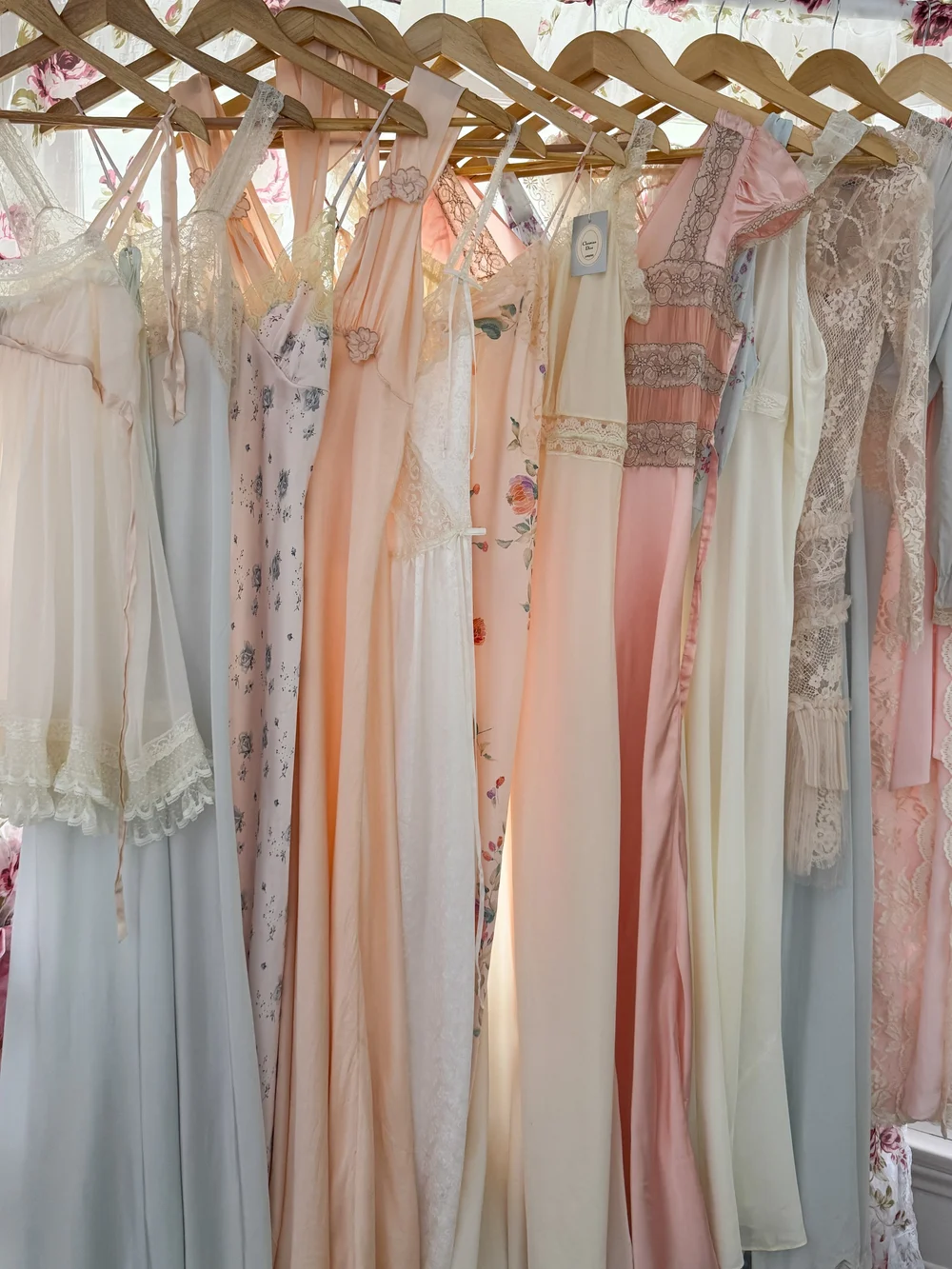 Vintage Nina Ricci Silk Crepe Lace Pink Two-Piece Ensemble (XS-S)   sororit.