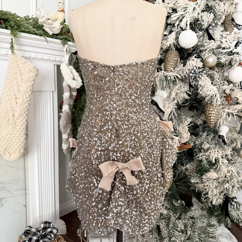 chinese dress ladies Amazon.com: GOFLAME 5FT Pre-Lit Dress Form Christmas Tree, Mannequin  Artificial Xmas Tree with 465 Branch Tips, 50 LED Light Balls, 36 Natural  Pine Cones, Shawl, Necklace, Holiday Decoration Tree for Home Party :