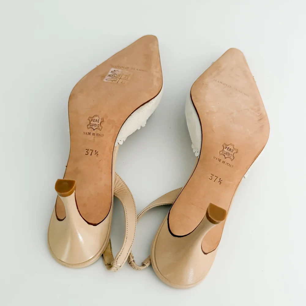 MANOLO BLAHNIK グレージュハイヒール　37 Manolo Blahnik Iconic Two-Tone Eyelet Slingback Mule Heels