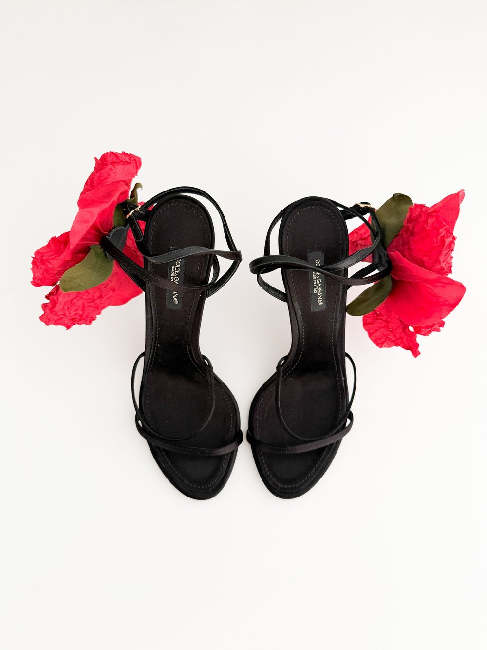 Dolce & Gabbana 黒赤装飾サンダル レディースデザイナーサンダル＆ウェッジサンダル | ドルチェ