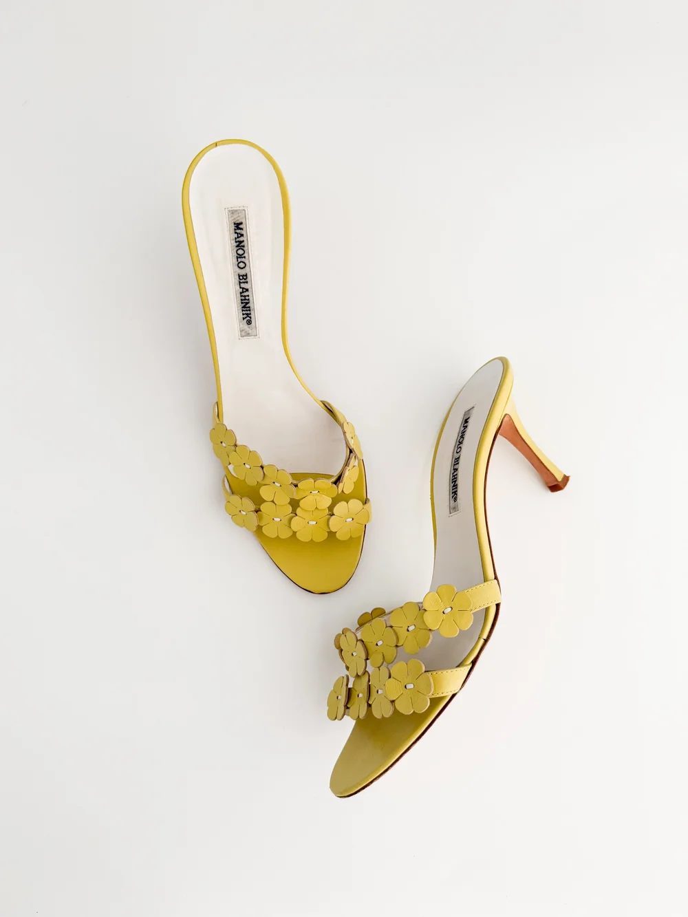 MANOLO BLAHNIK イエローサンダル MANOLO BLAHNIK マノロブラニク サンダル ハンギシム ジュエル