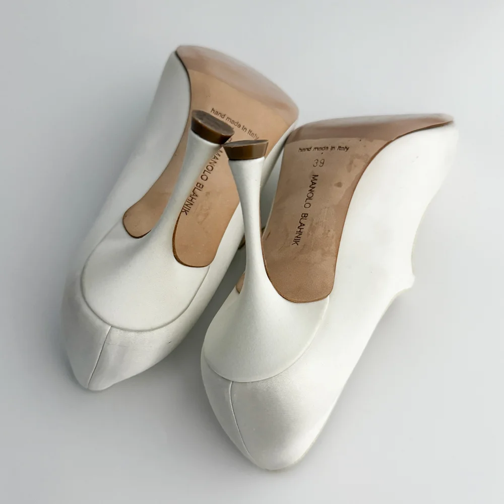 Manolo Blahnik Iconic Ivory Satin Mary Jane Heels (US 8.5 / IT 39