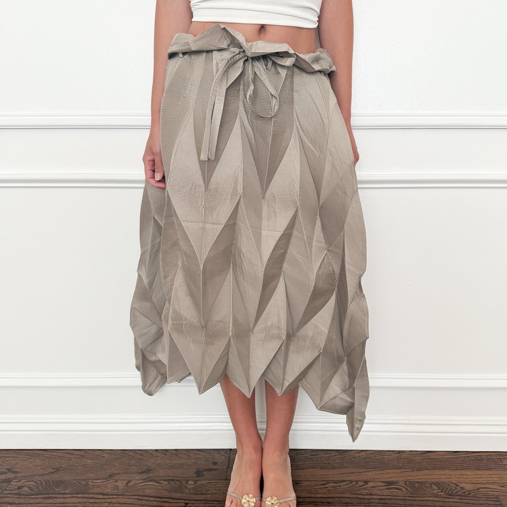 Issey Miyake S/S 2008 Archival Runway Pleated Geometric Issey Miyake S/S 2008 Archival Runway Pleated Geometric