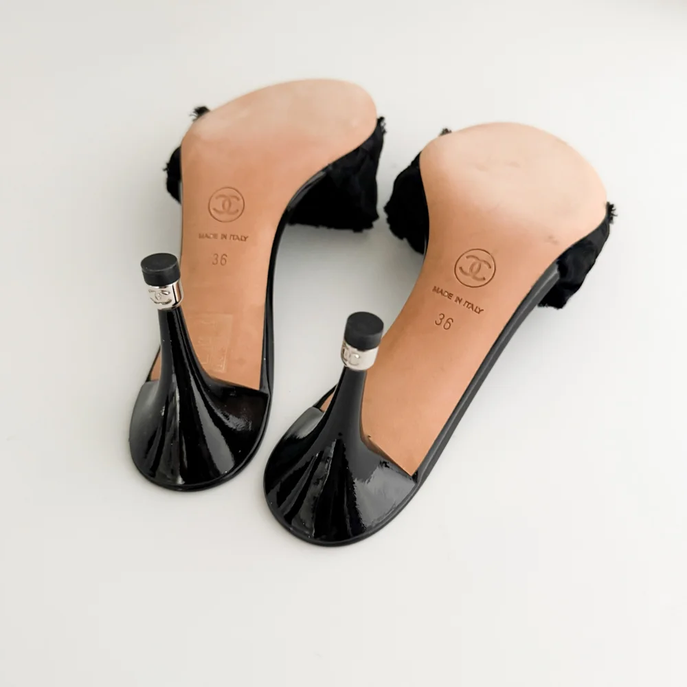 靴 Vintage Chanel CC bow heels 39 1/2 Vintage Chanel CC bow heels 39 1/2