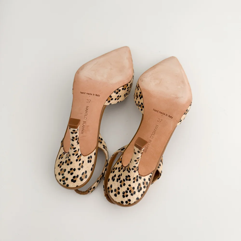 MANOLO BLAHNIK オープントゥ　パテントレザー　サンダル　ベージュ MANOLO BLAHNIK オープントゥ パテントレザー サンダル ベージュ