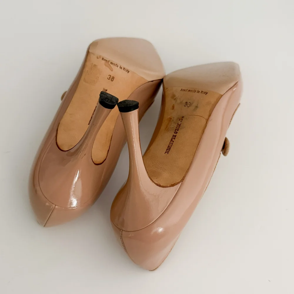 靴 MANOLO BLAHNIK Manolo Blahnik Iconic Silver D'Orsay Rhinestone Heels - As