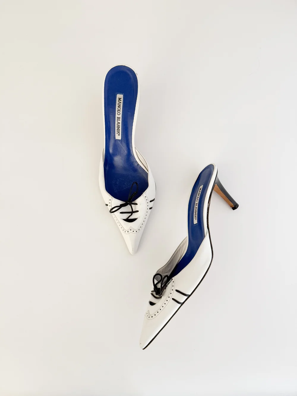 MANOLO BLAHNIK ネイビー ハイヒール Manolo Blahnik Dark Blue & White Stripe Buckle Mule Heels