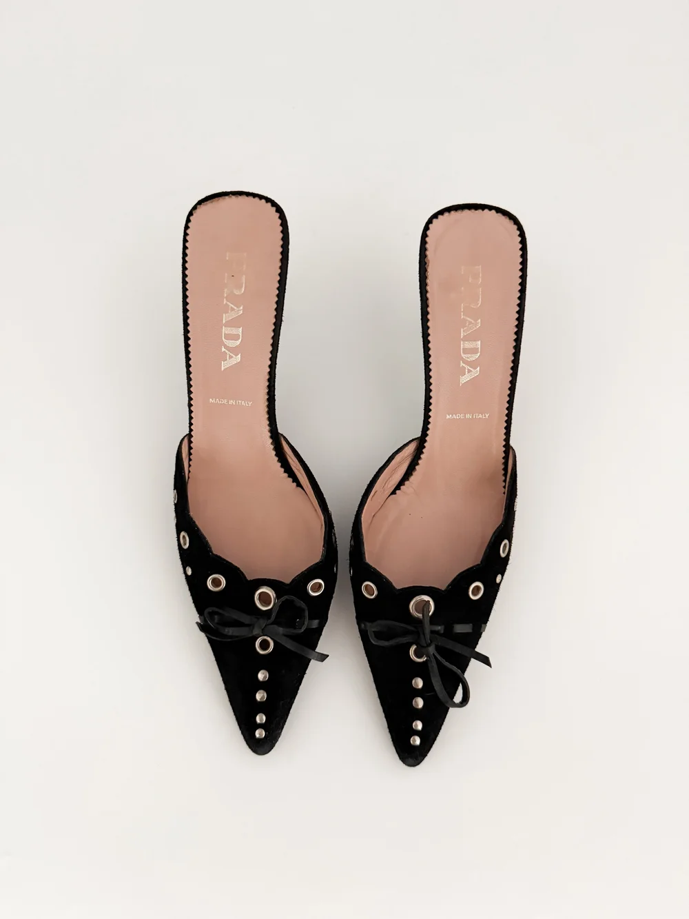 PRADA リボンミュール Prada Iconic Black Eyelet Bow Mule Heels (US 8.5 / IT 38.5