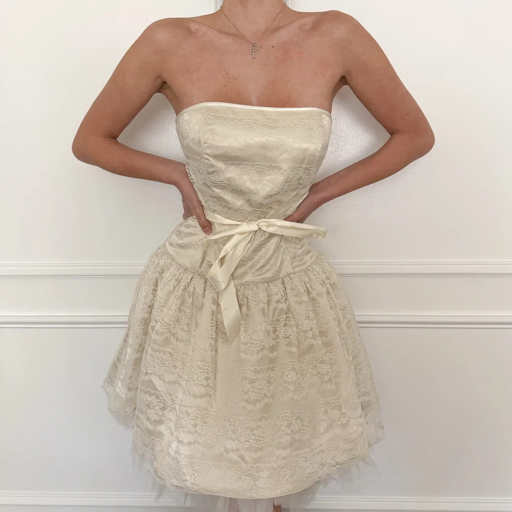 Jessica McClintock for Gunne Sax 2000's Ivory Floral Lace Dress (Large)   sororit.