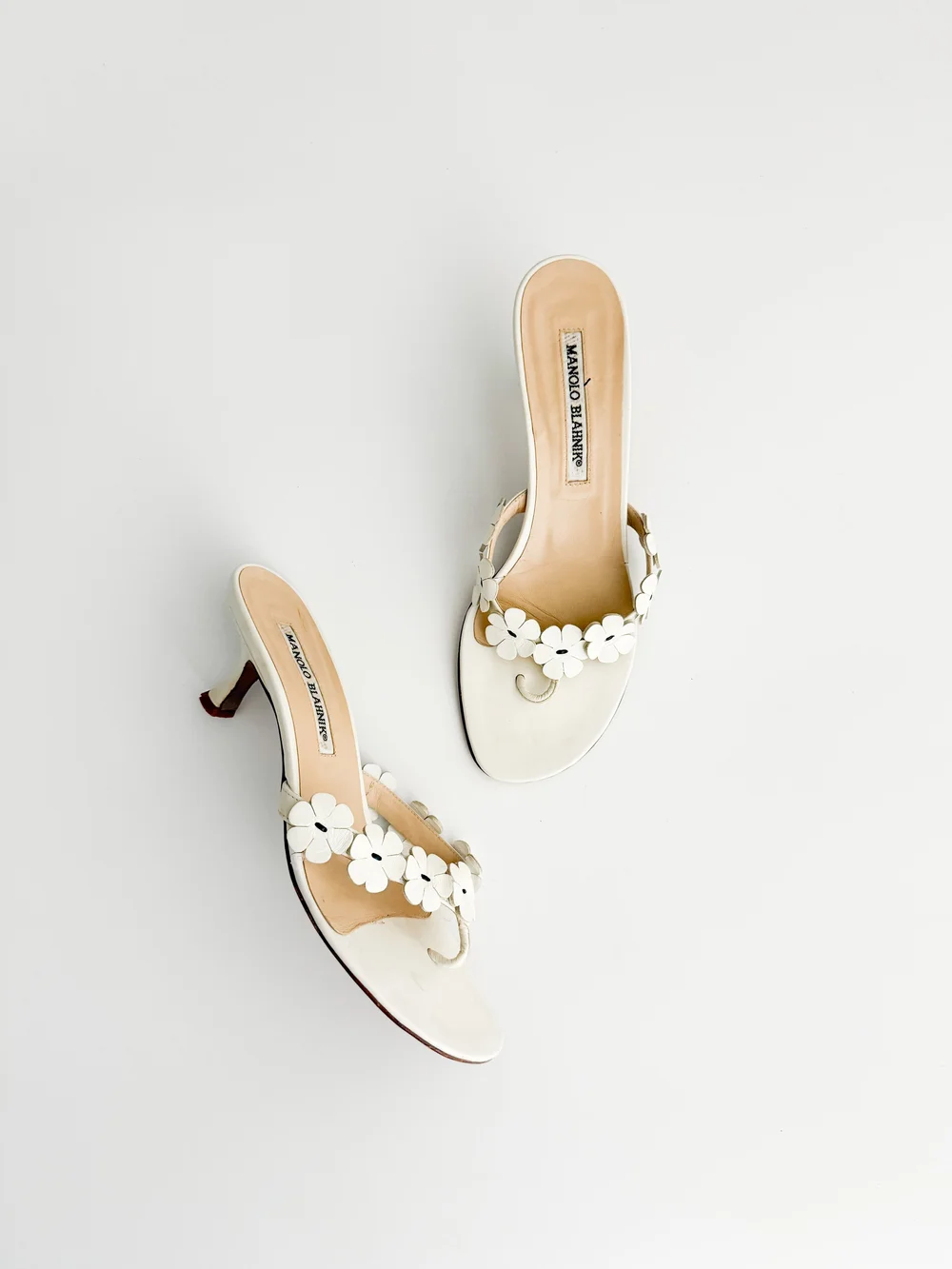 MANOLO BLAHNIK フラワー装飾ヒールサンダル マノロ ブラニク“花々咲き誇る”ミュール＆足首ストラップ付き