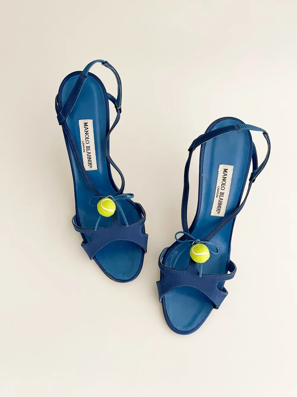 MANOLO BLAHNIK 38.5 アンクルストラップ　ネイビーサンダル MANOLO BLAHNIK 38.5 アンクルストラップ ネイビーサンダル