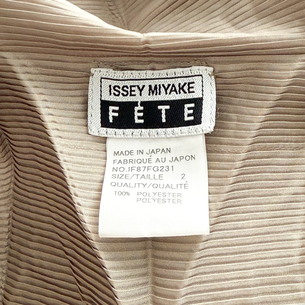 Issey Miyake S/S 2008 Archival Runway Pleated Geometric Issey Miyake S/S 2008 Archival Runway Pleated Geometric