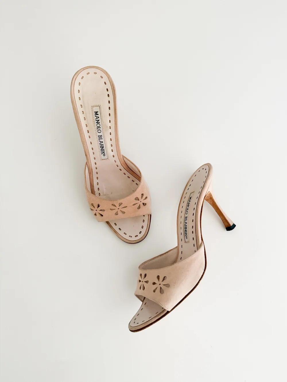 Manolo Blahnik Iconic Soft Pink Suede Leather Eyelet Sandal