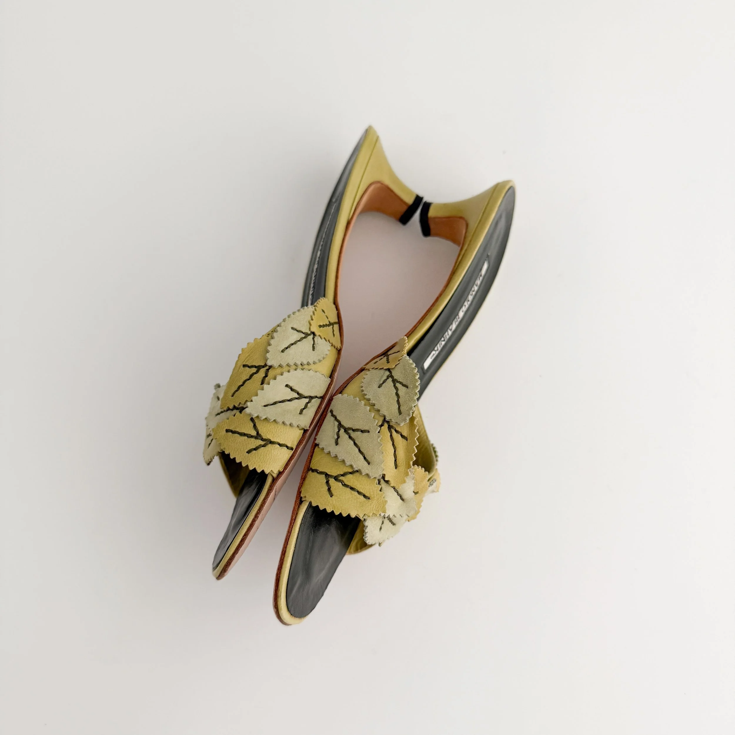 Manolo Blahnik (36.5) ヒール Manolo Blahnik Black Leather Ankle Strap Heels (IT 36.5