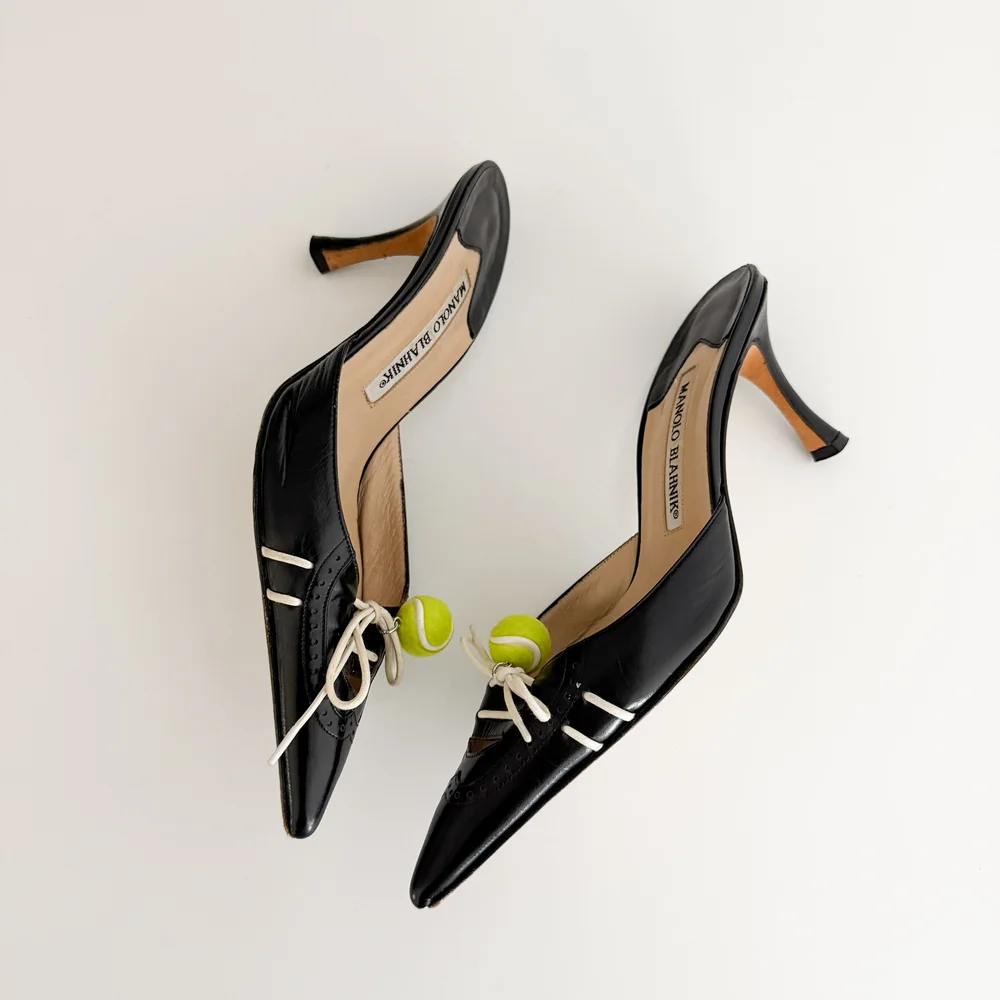 Manolo Blahnik (36.5) ヒール Manolo Blahnik Tennis Ball Reworked Black Leather Mule Heels