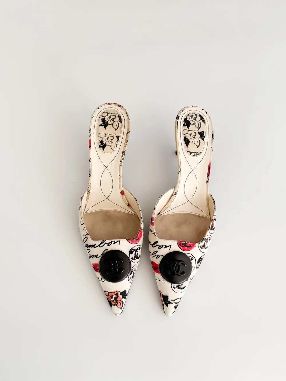 靴 CHANEL CC Print Mule Heels 2000s INTO · INTO