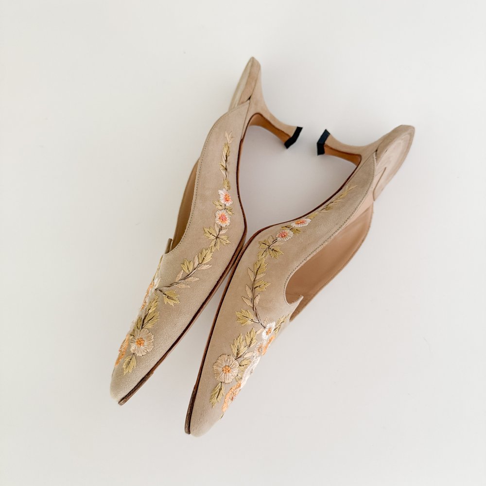 Manolo Blahnik Floral Embroidered Mule Heels (US 7 / IT 37 Manolo Blahnik Floral Embroidered Mule Heels (US 7 / IT 37