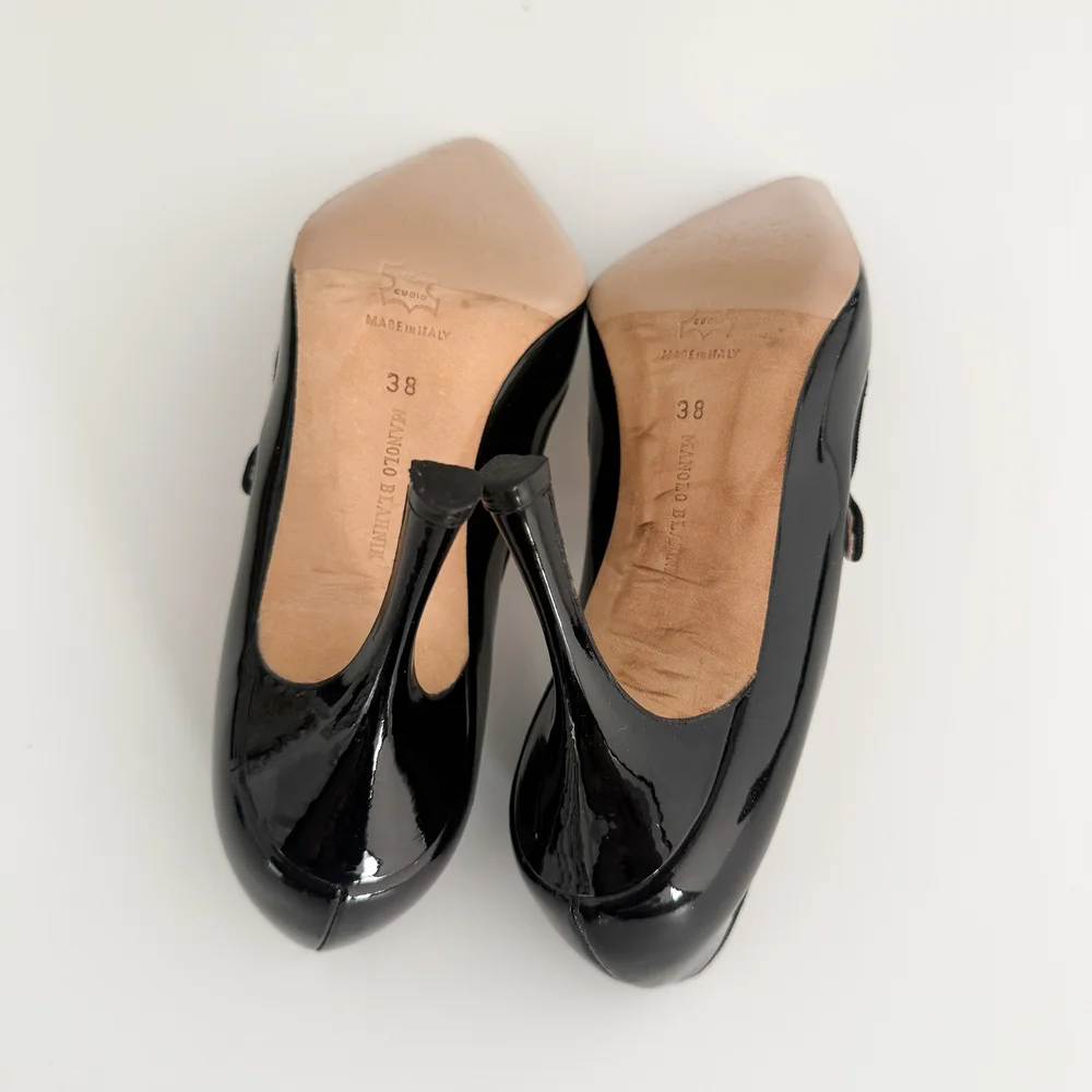 princo✩MANOLO BLAHNIK CAMPARINEW | Black Patent Leather Pointed Toe Pumps | Manolo