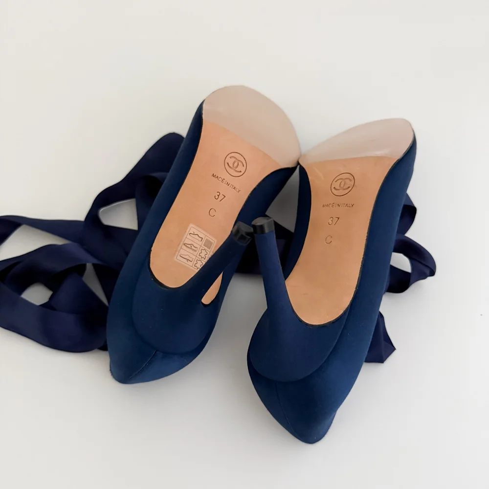CHANEL バレリーナ　35 1/2 Chanel 2002 Ballerina Blue Rhinestone Ankle Wrap Heels (US 7 / IT
