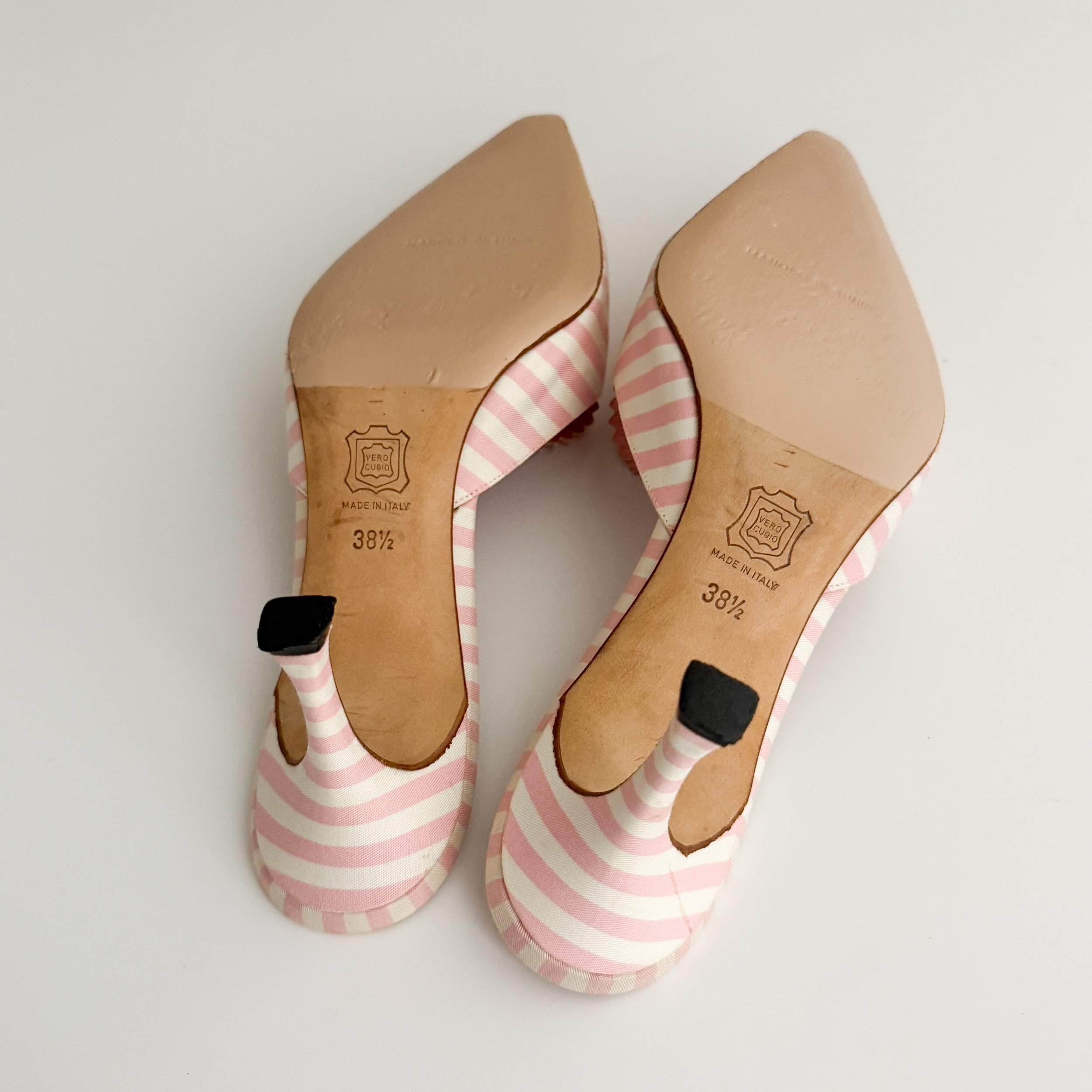 Manolo Blahnik Beige & Tan Suede Leather Eyelet Heels (US Manolo Blahnik Beige & Tan Suede Leather Eyelet Heels (US