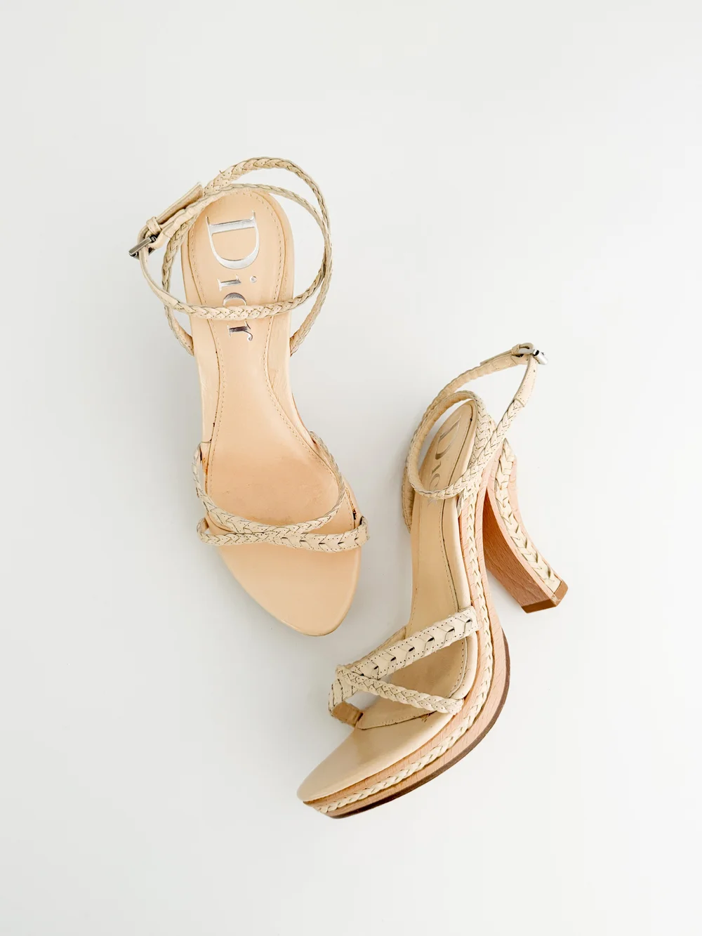 クリスチャン　ディオール　ベージュ ポインテッドトゥ ハイヒール　37 クリスチャン ディオール ベージュ ポインテッドトゥ ハイヒール