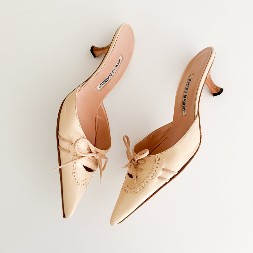 Manolo Blahnik Cream & Soft Pink Lace-Up Bow Mule Heels (US 10