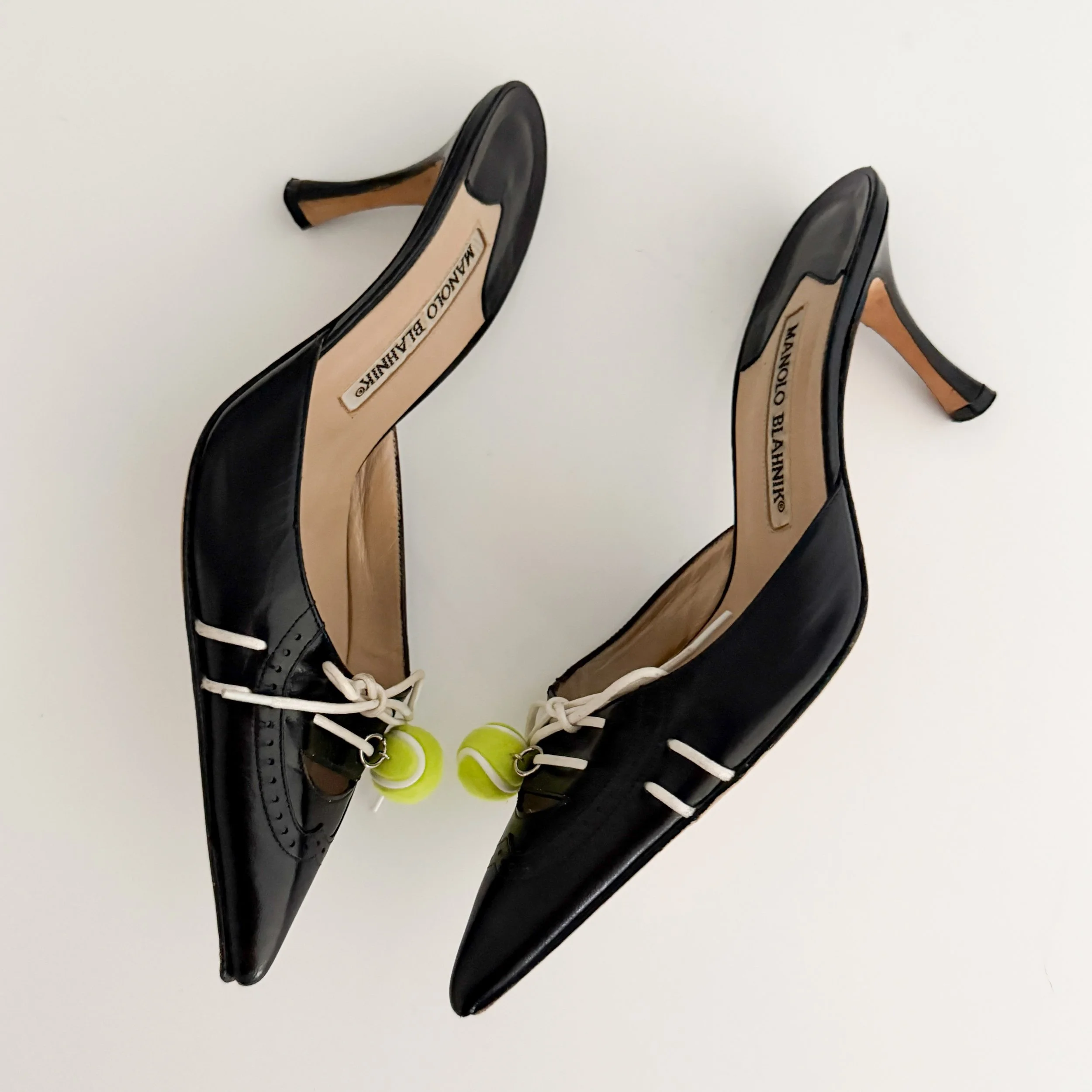 靴 MANOLO BLAHNIK Manolo Blahnik Black Leather Ankle Strap Heels (IT 36.5