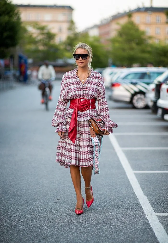 Dresses paired with belts are simply divine!