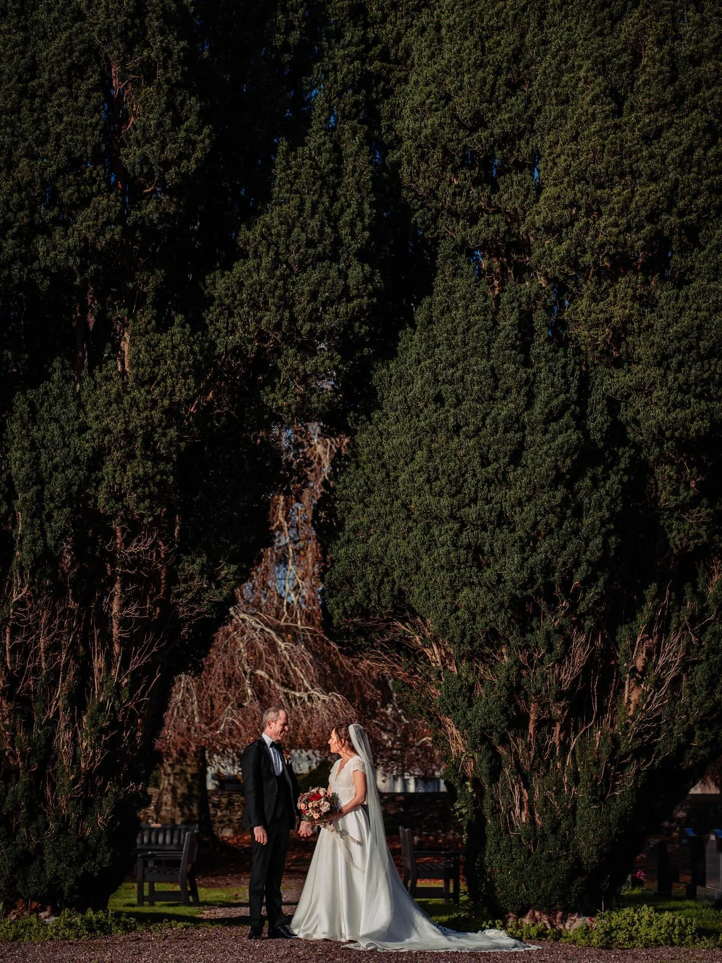 Yesterday&rsquo;s wedding magic at Dunmore House Hotel ✨🤍
What an absolute dream of a day with two of the kindest souls. From the moment I arrived, there was nothing but joy, laughter, and those little in-between moments that make a wedding feel so 