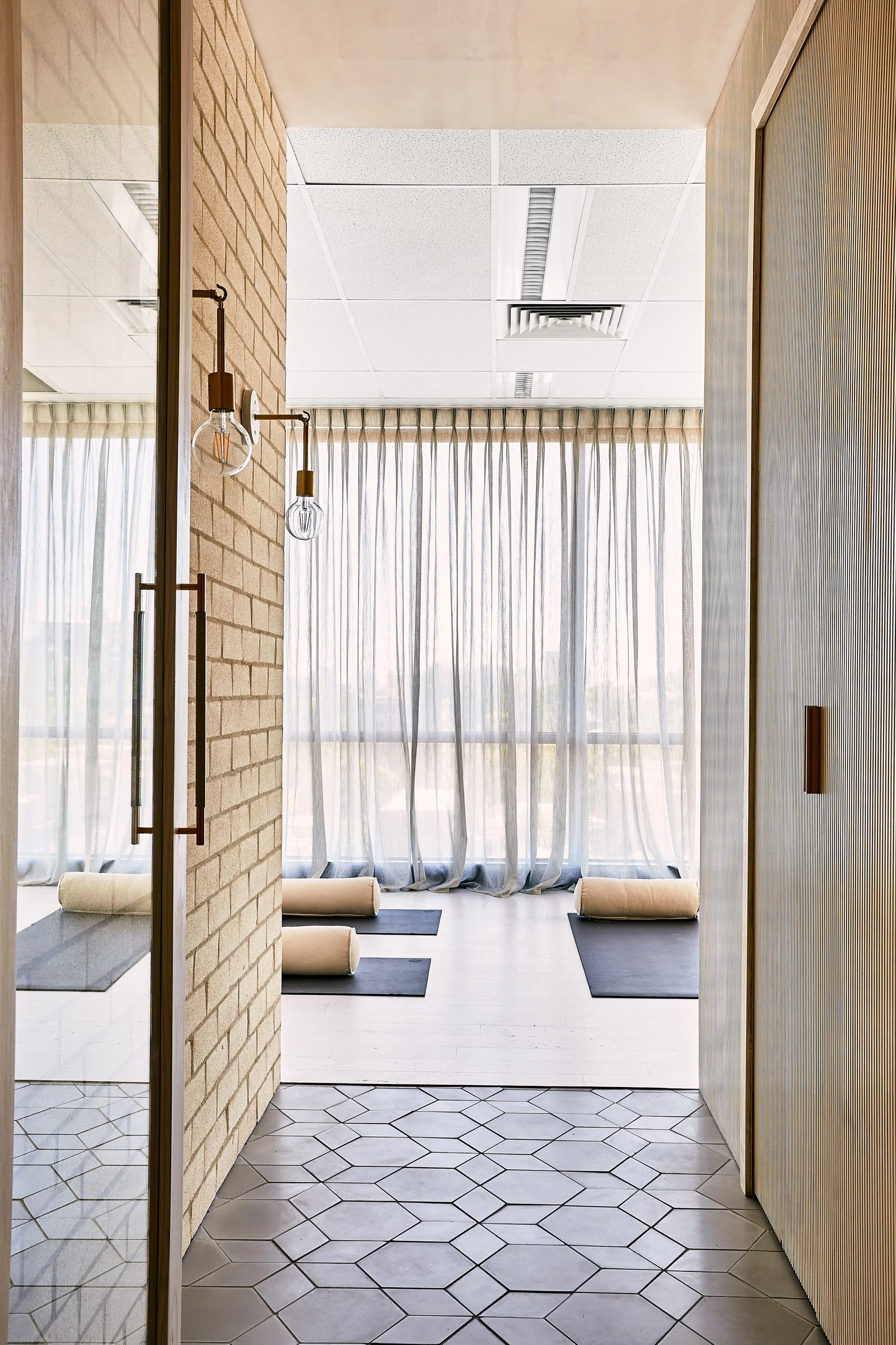 Studio-Ezra-UPG-Yoga-SouthYarra-AmeliaStanwix-Web 19.jpg