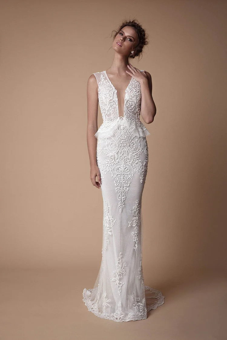 Britney - Muse by Berta Bridal Gown, Size 38 Second City Bride Britney - Muse by Berta Bridal Gown, Size 38 Second City Bride