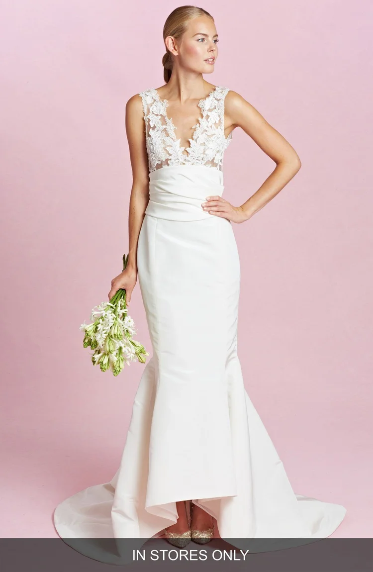 Daphne - Oscar De La Renta Bridal Gown, Size 10 Second City Bride Daphne - Oscar De La Renta Bridal Gown, Size 10 Second City Bride
