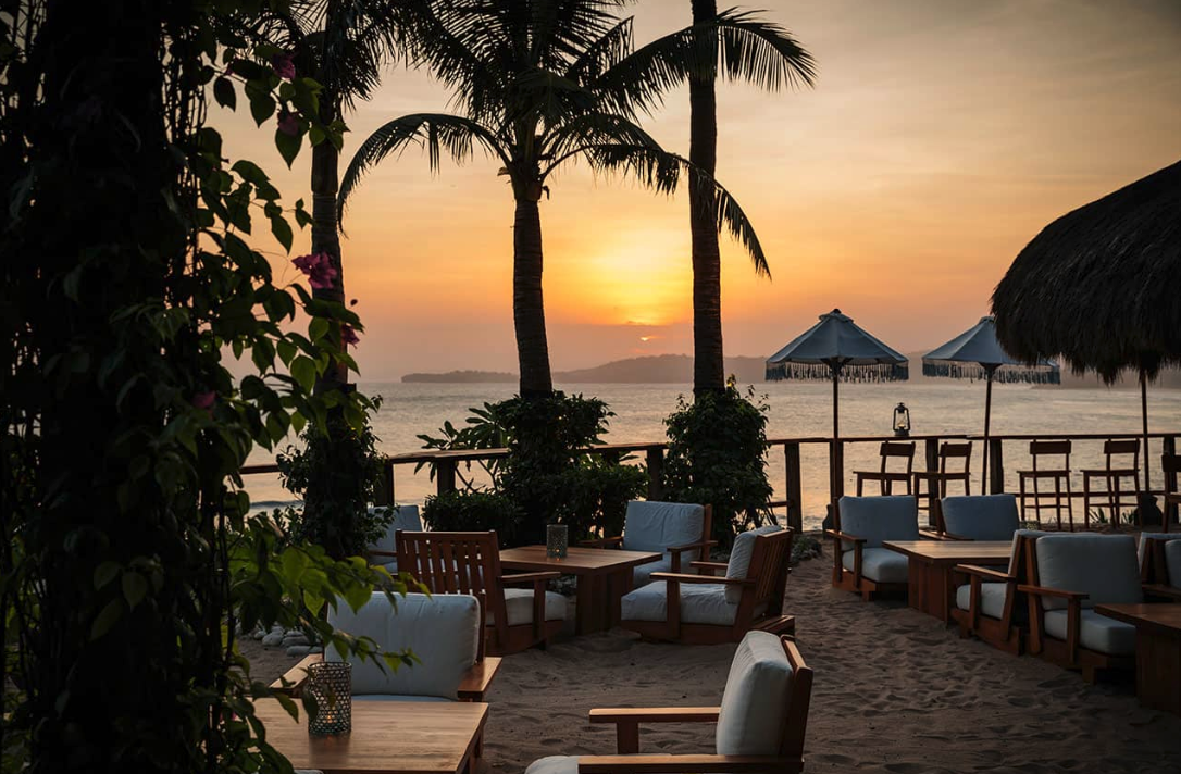 Ombak Restaurant Sunset - Nihi Sumba Dining