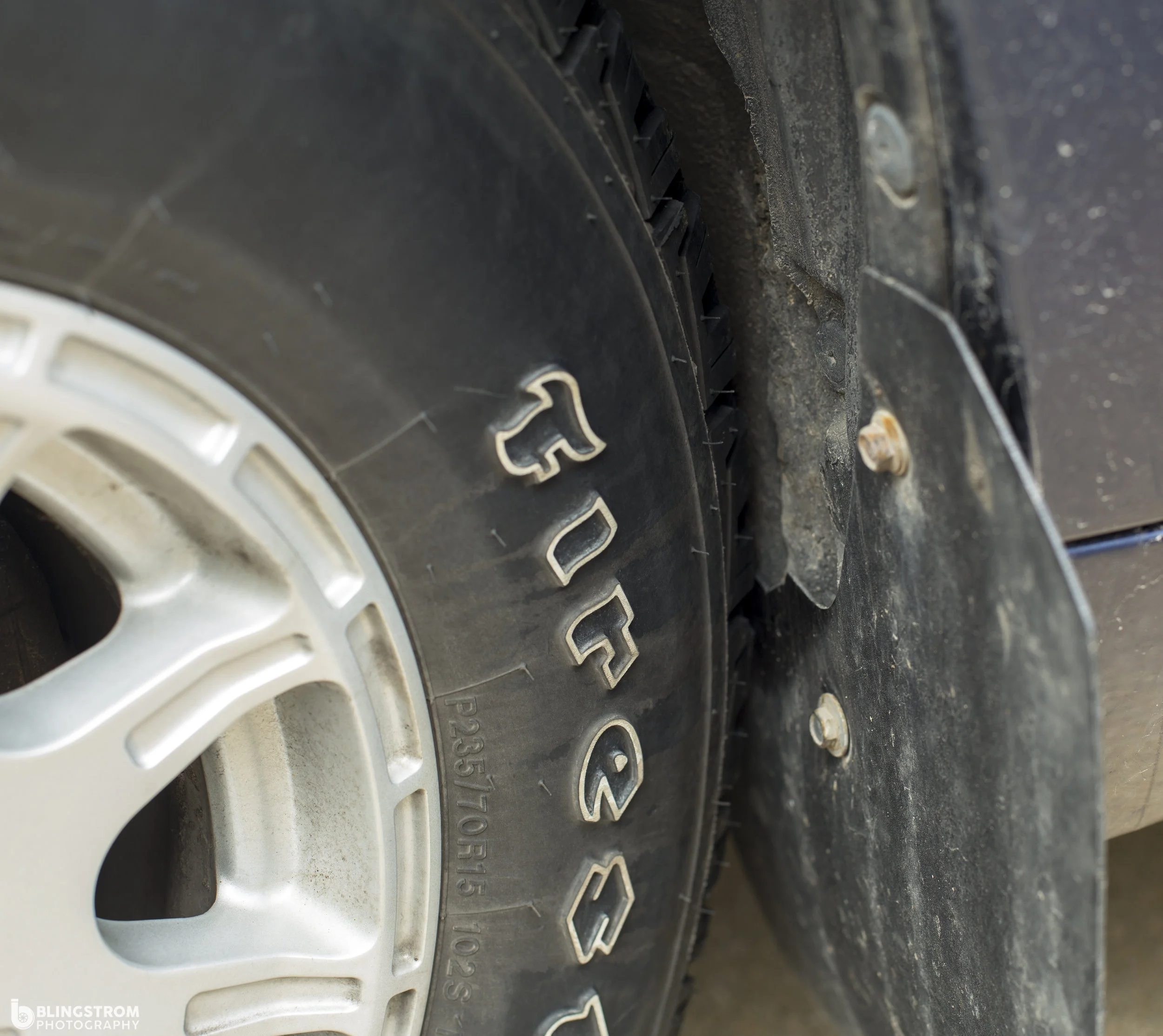 A visual aid on just how tight this fitment is. The 2mm thick mud flaps actually catch from time to time.