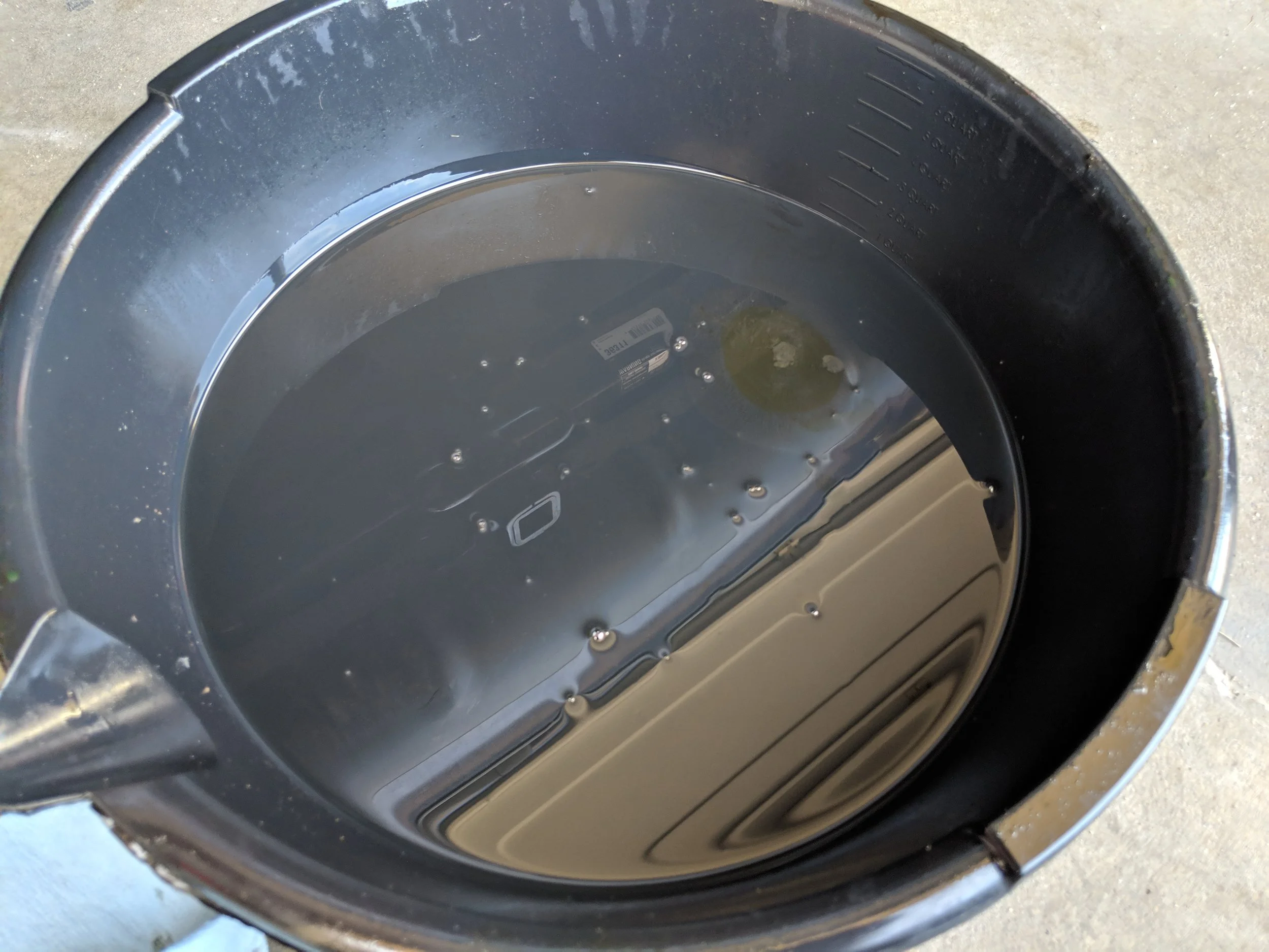 Double checking the fluid for any oddities. Looks all clear, don’t mind the weird colored fluid as this pan doubles as a coolant, oil and trans fluid pan.