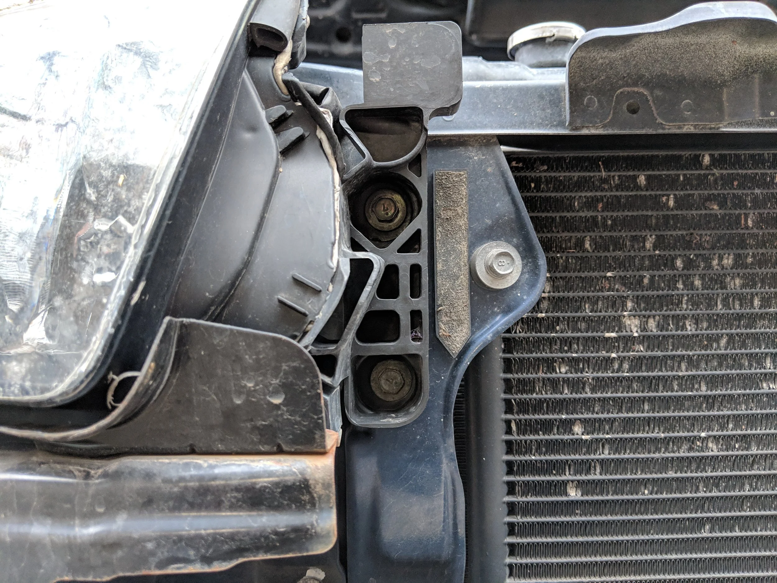 Two final bolts located nearby the radiator area. All 10 mms so you don’t even need to change sockets.