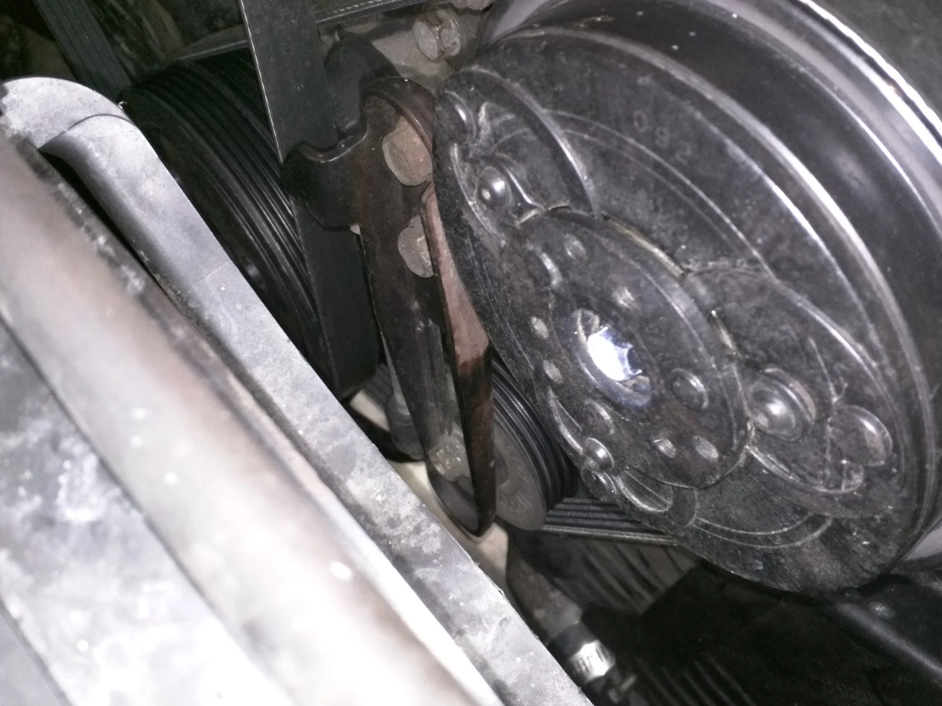 Breaking the 14 mm bolt at the bottom allows you to loosen the belt tension and remove the belt.
