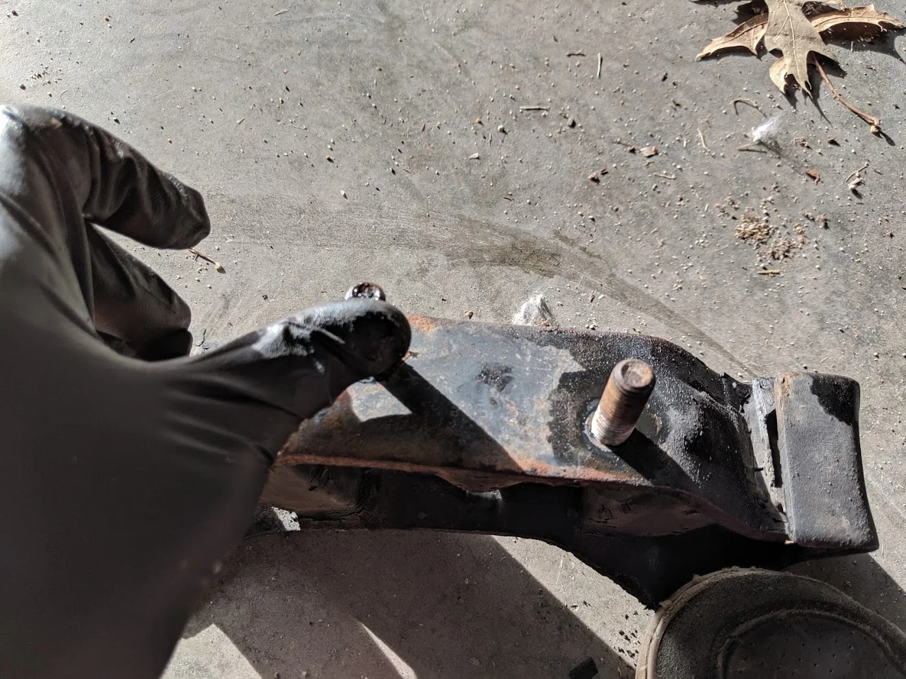 Might be hard to tell here but this mount has over an inch in play with just my left thumb pushing on it. 214k miles have not been easy on it.
