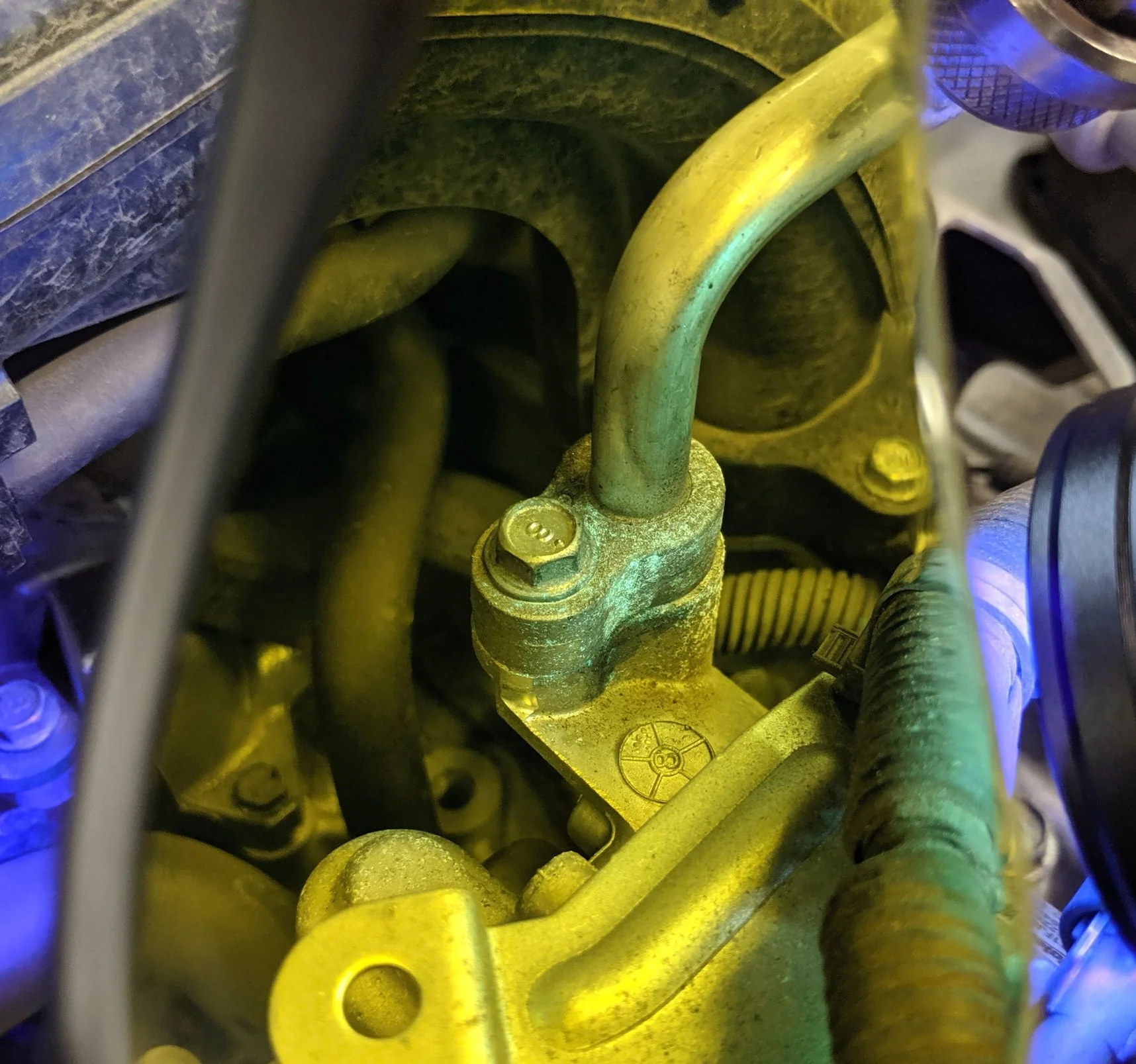 Here is the difference with the glasses. The visible bright green area on the connection is likely the presence of A/c dye.