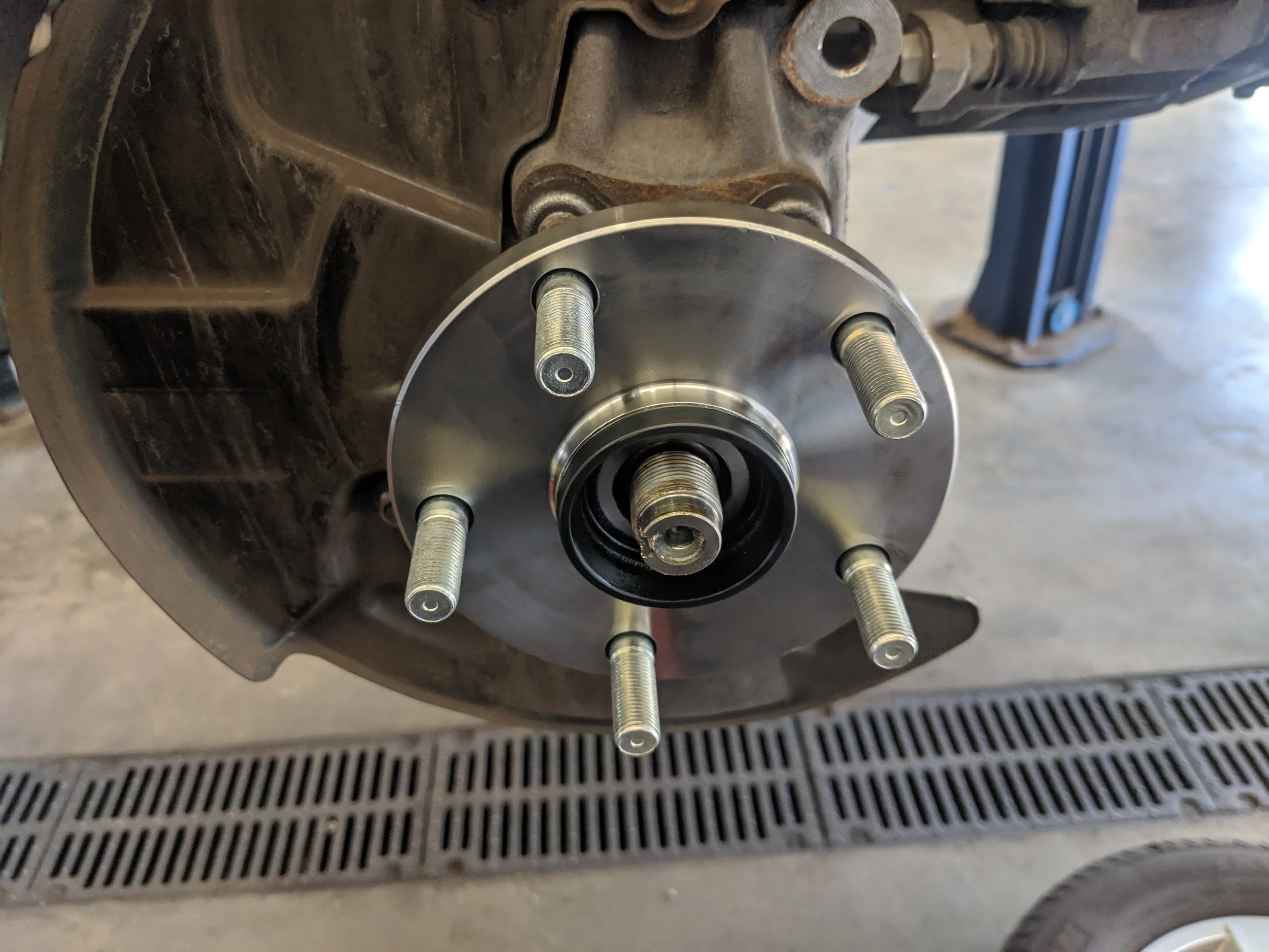New bearing in and ready for the rest of the suspension to be bolted up.